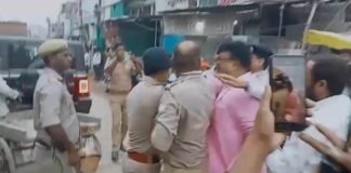 वाराणसी: कांवड़ियों पर बनाया ‘अल्लाह हू अकबर’ बोलने का दबाव, विरोध करने पर दौड़ा-दौड़ाकर पीटा, मुनव्वर समेत 6 गिरफ्तार Varanasi