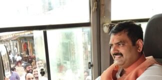 विधायक अंकुर तिवारी ने पचपोखरी–गोरखपुर बस सेवा का किया शुभारम्भ