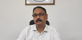 संतकबीरनगर: शिकायतों के निस्तारण में लापरवाही पर डीएम सख्त, 09 अधिकारियों का वेतन रोका, 12 को चेतावनी