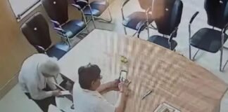 पहले दराज फिर एसडीएम की जेब में गया लिफाफा, CCTV में रिश्वत लेते धरा गए साहब, DM ने छीन लिया चार्ज