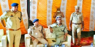 डीआईजी बस्ती का संतकबीर नगर में जनचौपाल और रात्रि गश्त : अफवाहों पर रोक, सुरक्षा पर जोर