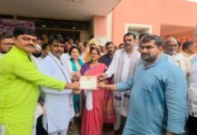 संतकबीरनगर में सेवा पखवाड़ा के रूप में मनाया गया प्रधानमंत्री मोदी का जन्मदिन, प्रभारी मंत्री और विधायकों ने लगाया झाड़ू