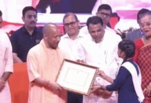 UP: सीएम योगी का बड़ा तोहफा, 3.96 लाख छात्रों को दी स्कॉलरशिप