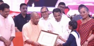 UP: सीएम योगी का बड़ा तोहफा, 3.96 लाख छात्रों को दी स्कॉलरशिप