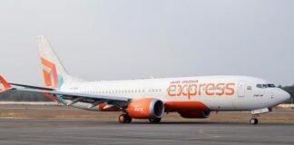 बेंगलुरु-वाराणसी फ्लाइट में अफरा-तफरी, यात्री ने किया कॉकपिट में घुसने का प्रयास, मचा हड़कंप