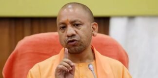 UP: MP-MLA की अनसुनी करने वाले अफसरों पर गिरेगी गाज, सीएम योगी ने दिया अल्टीमेटम