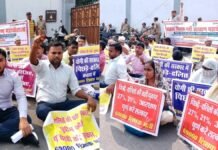 ‘सुप्रीम कोर्ट में पैरवी करो…’, 69000 शिक्षक भर्ती अभ्यर्थियों ने घेरा शिक्षा मंत्री का आवास