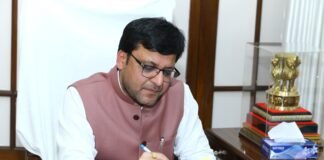 UP के आबकारी विभाग ने तोड़ा रिकॉर्ड, पिछले साल से 3,586 करोड़ ज्यादा कमाई, शराब माफियाओं पर कसा शिकंजा