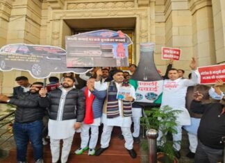 ‘काली कमाई यर करो बुलडोजर करवाई…’, कोडीन सिरप मुद्दे पर यूपी विधानसभा में विपक्ष का जोरदार हंगामा