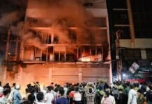 Bangladesh Violence: बांग्लादेश में फिर भड़की हिंसा, हिंदू युवक को पेड़ से लटकाकर जलाया