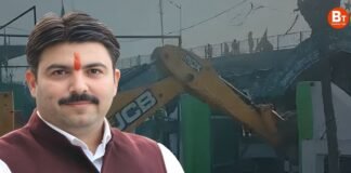 देवरिया: अवैध अब्दुल शाह गनी मजार ध्वस्त, BJP विधायक डॉ. शलभ मणि त्रिपाठी की शिकायत के बाद प्रशासन का बड़ा एक्शन