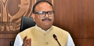 यूपी स्वास्थ्य विभाग में हड़कंप, डिप्टी CM ब्रजेश पाठक की बड़ी कार्रवाई, 17 चिकित्साधिकारी बर्खास्त
