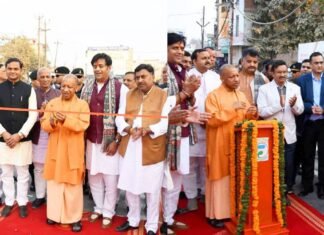 गोरखपुर:मुख्यमंत्री ने किया खजांची चौराहा फ्लाईओवर और बरगदवा-नकहा रेल ओवरब्रिज का लोकार्पण