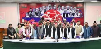 अखिलेश यादव ने सपा सांसदों को लगाई फटकार! जानें अखिलेश यादव की महत्वपूर्ण बैठक में क्या-क्या हुआ?