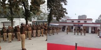 गोरखपुर :पुलिस लाइन क्वार्टर गार्ड पर दो मिनट मौन रखकर मनाया गया गांधी शहादत दिवस