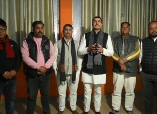 डिंपल यादव के जन्मदिवस की पूर्व संध्या पर लखनऊ कैंट में सपा का सेवा कार्यक्रम, जरूरतमंदों को बांटे गए कंबल