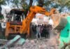 बहराइच मेडिकल कॉलेज के सामने 10 अवैध मजारों पर बुलडोजर कार्रवाई, पुलिस की भारी मौजूदगी में की गई ध्वस्त