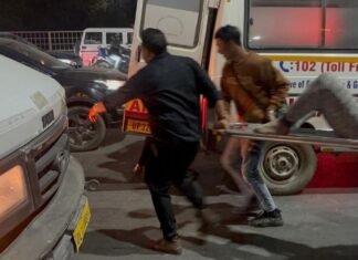 नोएडा: हाईवे पर हादसे में मदद कर रहे ट्रक चालकों को कुचला, दो की मौत, तीन घायल