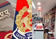 गोरखपुर:शहर के प्रतिष्ठित कपड़ा कारोबार से जुड़े संगम साड़ी सेंटर में करोड़ों रुपये के गबन के मामले में आरोपित कैशियर को गिरफ्तार