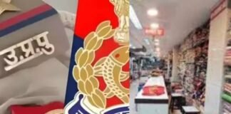 गोरखपुर:शहर के प्रतिष्ठित कपड़ा कारोबार से जुड़े संगम साड़ी सेंटर में करोड़ों रुपये के गबन के मामले में आरोपित कैशियर को गिरफ्तार