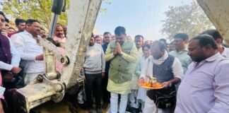 सदर विधायक ने जेसीबी चलाकर कटका–मंझरिया मार्ग का किया शिलान्यास,₹1945.83 लाख से बनेगी 8.8 किमी सड़क