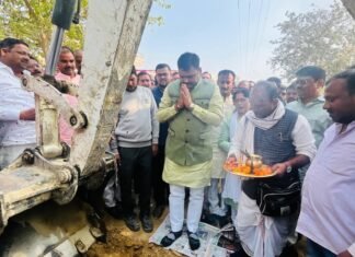 सदर विधायक ने जेसीबी चलाकर कटका–मंझरिया मार्ग का किया शिलान्यास,₹1945.83 लाख से बनेगी 8.8 किमी सड़क