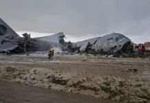 बोलिविया में पैंसो से भरा प्लेन क्रैश,15 लोगों की मौत,हाईवे पर बिखरे नोट उठाने जुटे लोग