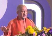 पुलिस गोली न मारे तो क्या पुलिस गोली खा ले? एनकाउंटर पर CM योगी का सख्त जवाब, बोले- पिस्तौल दी है, ट्रेनिंग दी है, अपराधी को उसकी भाषा में जवाब देंगे