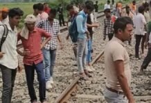 मुरादाबाद: मां से डांट लगने पर नाराज छात्रा ने ट्रेन से कटकर दे दी जान, बिलखता भाई बोला-बहन पढ़ाई में होनहार थी