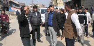 गोरखपुर: मंडलायुक्त अनिल ढींगरा ने हढ़हवा रेलवे लाइन फ्लाइओवर का किया निरीक्षण, गुणवत्ता और समयबद्धता पर जोर