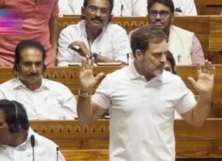 राहुल ने कहा केंद्र सरकार ने भारत को अमेरिका के हाथों बेच दिया है