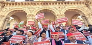 सपा का विधान परिषद से वॉकआउट, कानून-व्यवस्था पर तीखी बहस, सदन में हंगामा