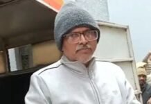 पूर्व आईपीएस अमिताभ ठाकुर को दो महीने बाद जेल से रिहाई, बाहर निकलते ही गायब, ठिकाना किसी को नहीं पता