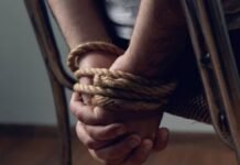 ‘बोलेरो में जबरन बैठाया, आंखों पर पट्टी बांध दी और फिर जमकर पीटा…’,अमेठी में व्यापारी से फिरौती का खौफनाक मामला, परिजनों से मांगी 5 लाख की फिरौती