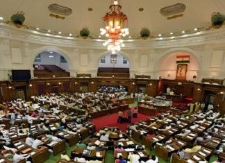 UP: विधानसभा में हंगामा और तंजबाजी, डिप्टी सीएम ब्रजेश पाठक भड़के, बोले- ‘पॉलिटिकल रायता फैला देंगे’, सपा विधायक ने पूछा-‘आपके यहां रायता कहां बनता है?’