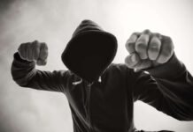 लखनऊ: प्रेम प्रसंग में खौफनाक हमला , बहन के बॉयफ्रेंड पर भाईयों ने सर्जिकल ब्लेड से गला रेता