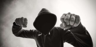 लखनऊ: प्रेम प्रसंग में खौफनाक हमला , बहन के बॉयफ्रेंड पर भाईयों ने सर्जिकल ब्लेड से गला रेता