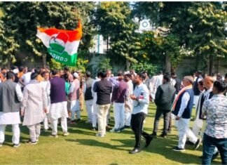 रायबरेली: कांग्रेस जिलाध्यक्ष व नगर पालिका चेयरमैन सहित कई कांग्रेसी नेता हाउस अरेस्ट, पुलिस ने लखनऊ जाने से रोका