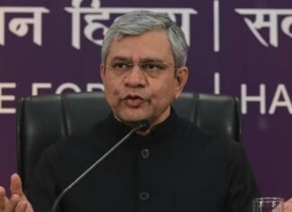 घंटों भूखे-प्यासे दौड़ते रहे लोग,AI समिट में सामान तक हो गए चोरी,मोदी के इस ने माफी मांगी