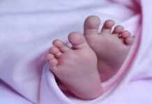 कुशीनगर: तिरुपति अस्पताल में नवजात की मौत, परिजनों का गंभीर आरोप गलत इलाज और ऑपरेशन से हुई मौत