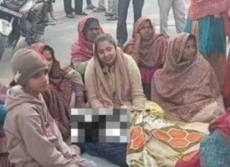 पीलीभीत की बजाज चीनी मिल में ट्रैक्टर चालक की मौत, कर्मचारियों ने बिना बताए शव भेजा अस्पताल, परिजनों का हंगामा