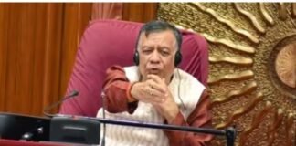 मंत्री पर भड़के स्पीकर, “काम कराने के लिए ही तो बैठे हैं!”