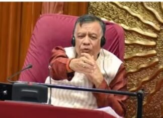 मंत्री पर भड़के स्पीकर, “काम कराने के लिए ही तो बैठे हैं!”