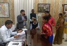 गोरखपुर में जनता दर्शन को मिली नई सख्ती: जिलाधिकारी दीपक मीणा और एसएसपी डॉ. कौस्तुभ ने सुनी फरियादियों की समस्याएं; मुख्यमंत्री योगी आदित्यनाथ अब ऑनलाइन जुड़कर कर रहे निगरानी