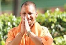 सिंगापुर और जापान जाएंगे सीएम योगी, भगवा, सैंडल की जगह जूते पहनेंगे सीएम