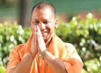 सिंगापुर और जापान जाएंगे सीएम योगी, भगवा, सैंडल की जगह जूते पहनेंगे सीएम