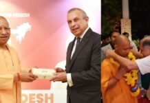 सिंगापुर दौरे पर सीएम योगी, होटल के बाहर भव्य स्वागत, डेटा सेंटर व कौशल विकास पर फोकस