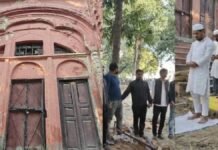 लखनऊ यूनिवर्सिटी में कैंपस के अंदर मौजूद मस्जिद को सील किया गया,मुस्लिम छात्रों के ढाल बने हिंदू छात्र,पूरे विवाद का क्या है जड़?