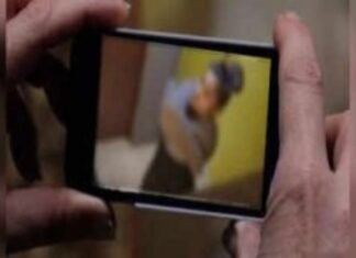 उत्तर प्रदेश: घर में नहा रही महिला का बनाया वीडियो, केस हुआ दर्ज