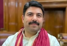 ‘पढ़ाई के लिए सहायता और परिवार के लिए राशन-पेंशन का इंतजाम…’, देवरिया विधायक शलभ मणि त्रिपाठी की मदद से अनुष्का को मिली नई जिंदगी